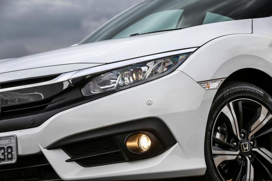 Детали экстерьера Honda Civic EXL Sedan (FC) 2016 года  (LA) (фото 28 из 41)